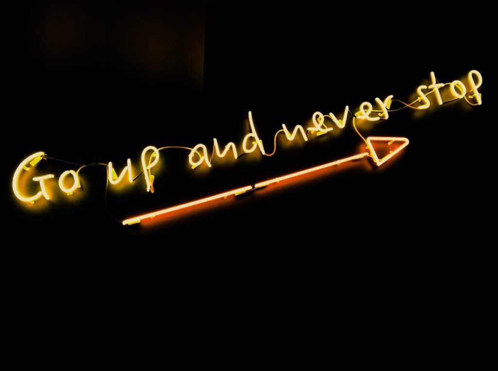 電飾で「go up and never stop」
